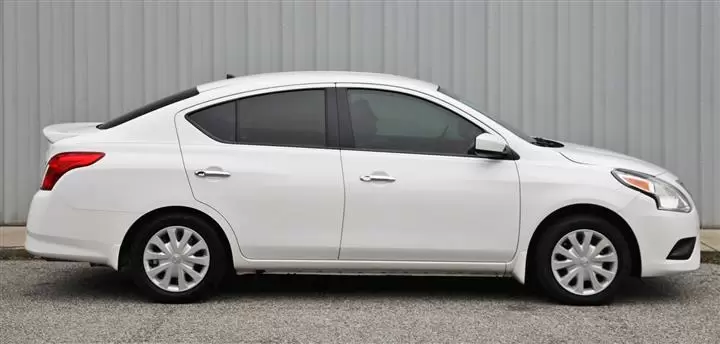 $6000 : 2018 Nissan versa SV 4D image 4