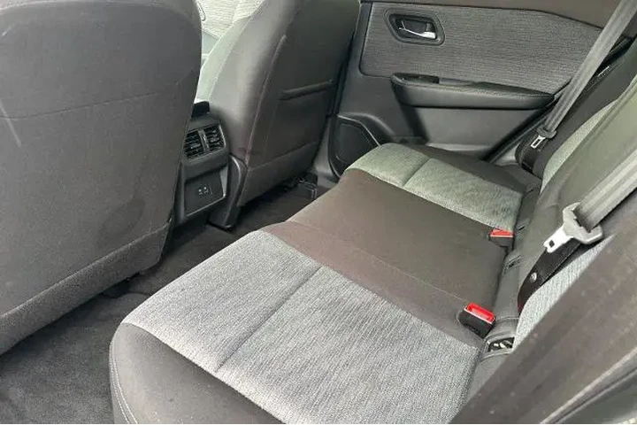 $21893 : Nissan Rogue 2023 SV 4dr Cro image 6