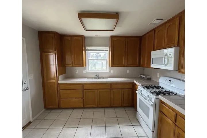 $1000 : Fabulosa y luminosa casa de 3 image 5