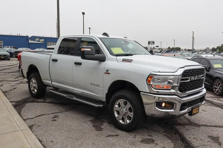 $47488 : 2024 2500 Big Horn 4x4 Crew C image 3