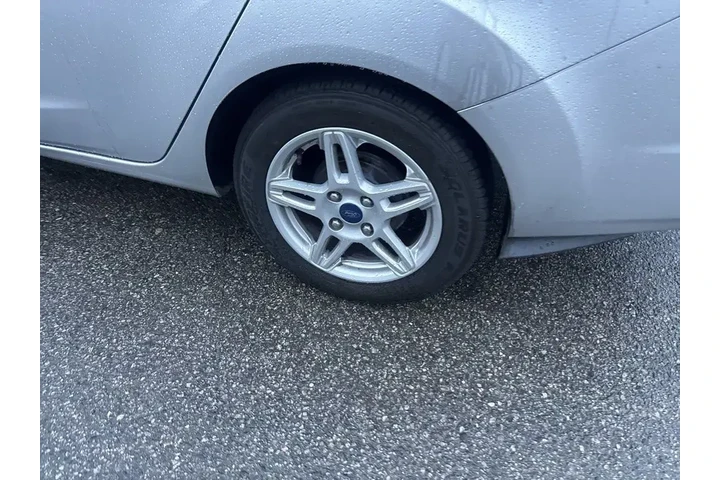 $8750 : Ford Fiesta 2017 SE 4dr Seda image 6