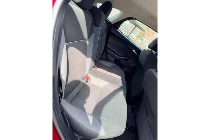 $3000 : 2013 Focus SE image 9