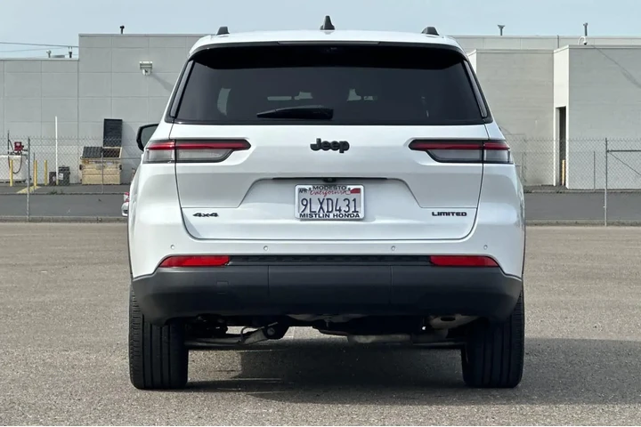 $37981 : Jeep Grand Cherokee L 2024 4 image 4