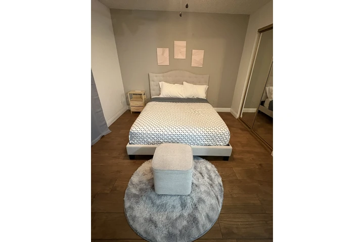 $750 : De Renta cuarto image 3