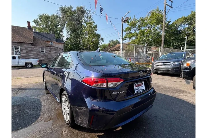 2021 Corolla LE image 6