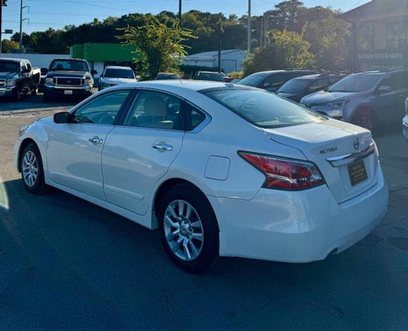 $7900 : 2015 Altima 2.5 SV image 7