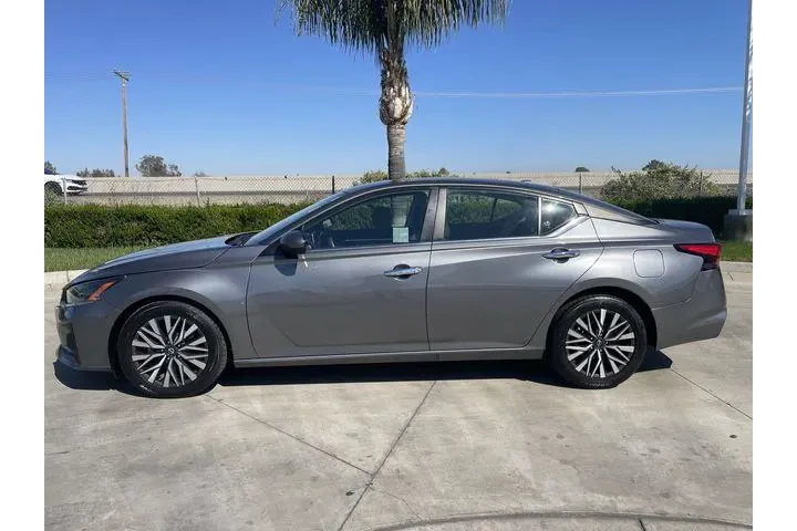 $18999 : Nissan Altima 2023 2.5 SV 4d image 5