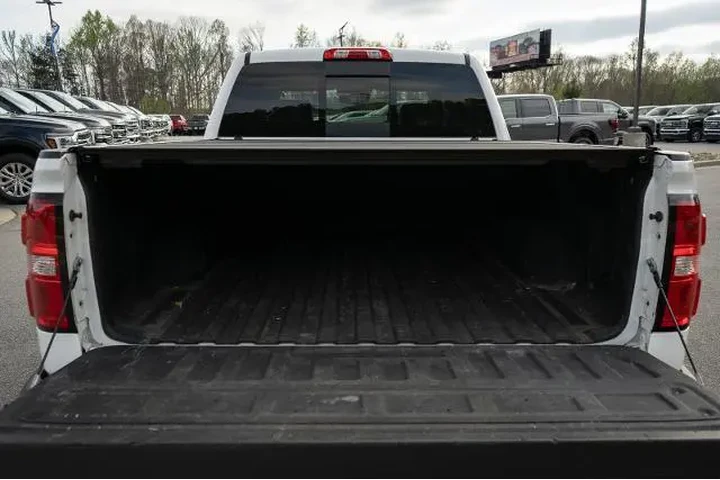 $21987 : GMC Sierra 1500 2015 4x4 SLT image 9