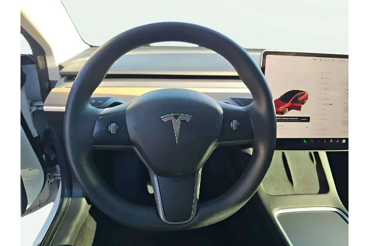 $18000 : 2022 Model 3 image 4