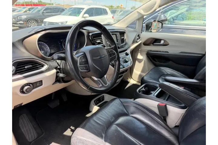 $9400 : 2017 Pacifica Touring Plus image 8