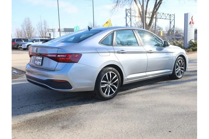 $20977 : Volkswagen Jetta 2025 SE 4dr image 10