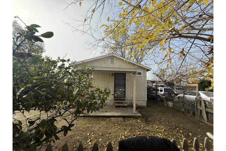 $1000 : Se Renta Casa en Lamont image 2