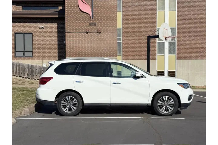 $6999 : 2018 Pathfinder SL image 4
