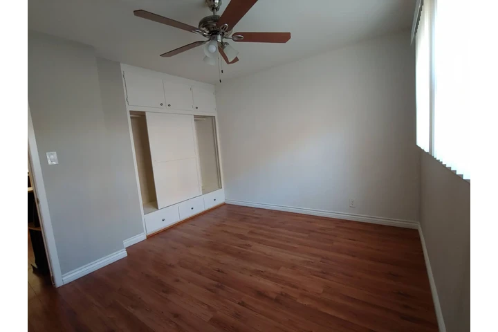 $1100 : En Glendale, se renta cuarto image 6