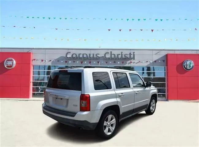 2011 Patriot Sport image 8
