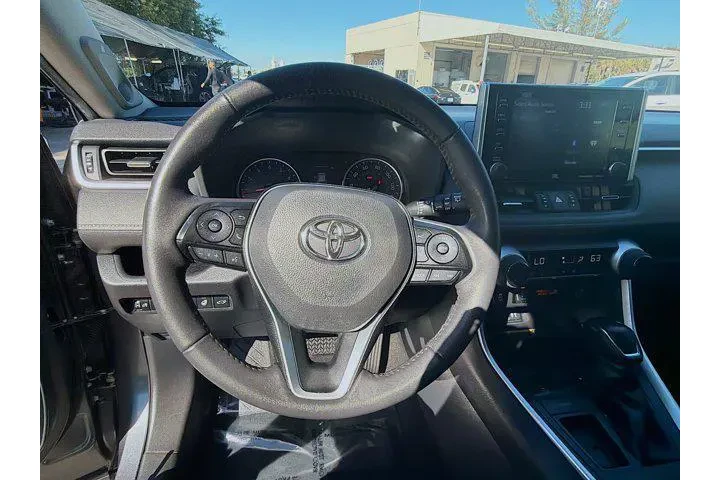 $17999 : Toyota RAV4 2019 XLE Premium image 8