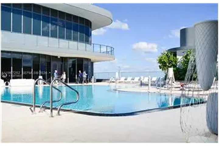 $12000 : Rental property with 3 bedro image 8