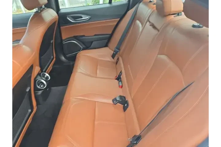 $13990 : Alfa Romeo Giulia 2019 Base image 10