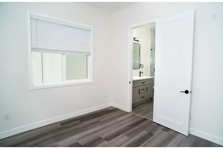 $2500 : 3Bed/2Bath in Koreatown LA image 6