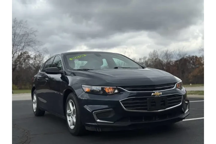 $8999 : 2018 Malibu LS image 4