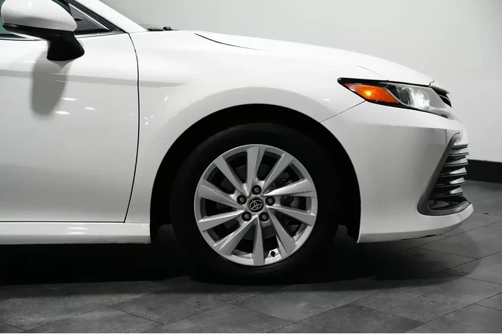 $18817 : 2021 Camry image 4