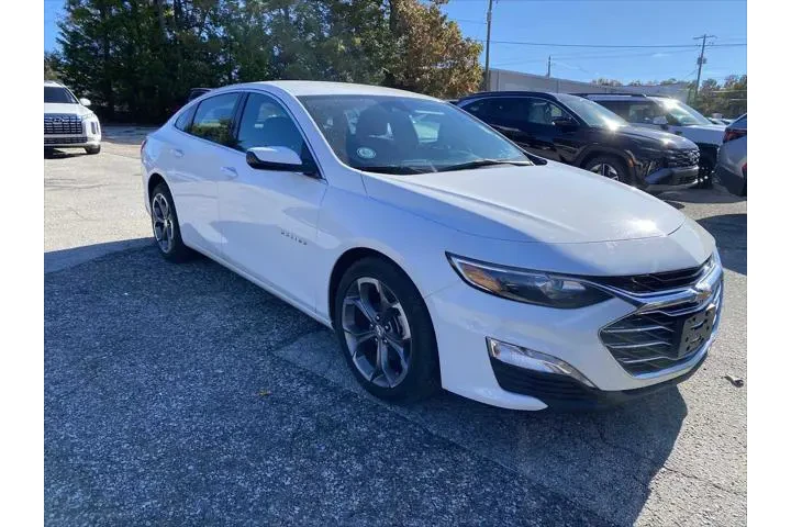 $19989 : Chevrolet Malibu 2024 LT 4dr image 1