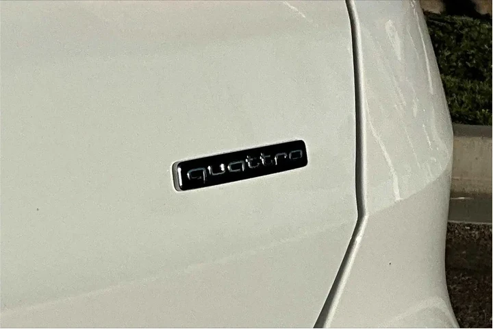 $24934 : Audi Q3 2022 AWD quattro S l image 9