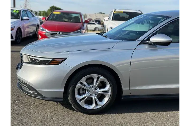 $26991 : Honda Accord 2025 LX 4dr Sed image 3