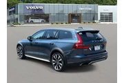 $27000 : Volvo V60 Cross Country 2020 thumbnail
