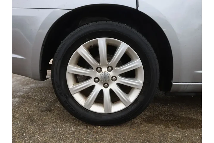 $6990 : Chrysler 200 2013 Touring 4d image 10