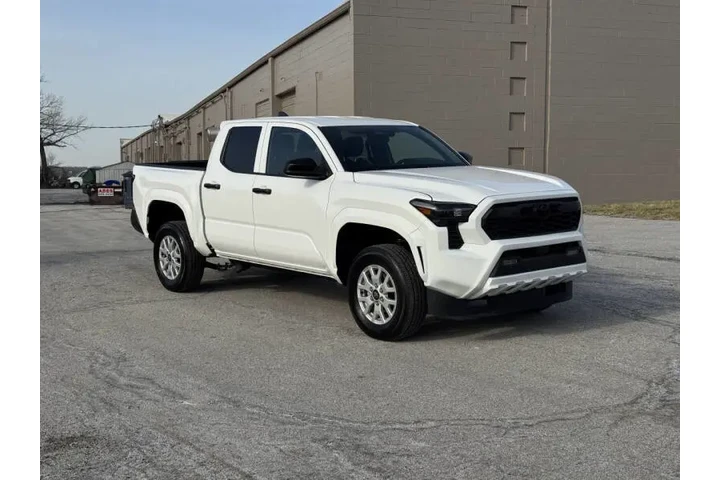 $32750 : 2025 Tacoma SR image 7