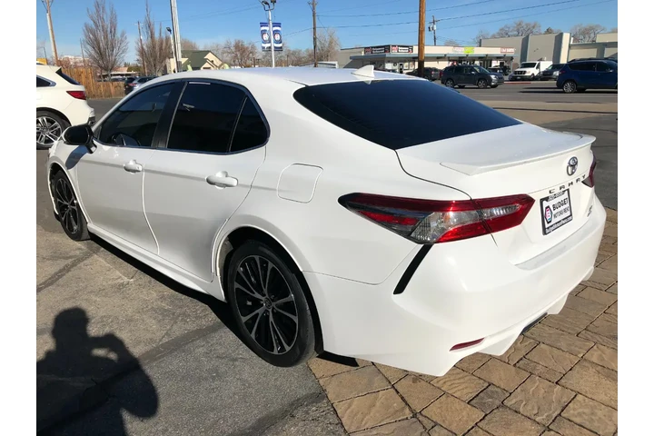 $21867 : 2020 Camry SE image 5