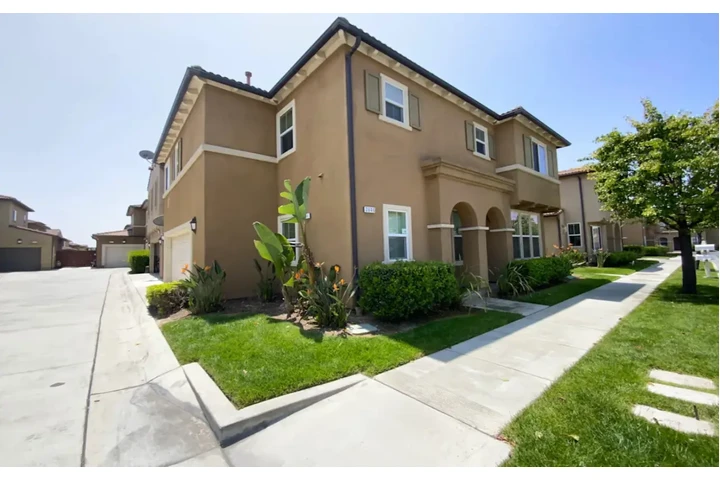 $2254 : 3bed | 3bath in Los Angeles image 1