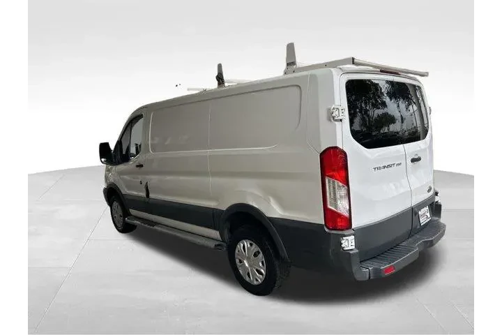 $11952 : Ford Transit 2016 250 3dr SW image 4