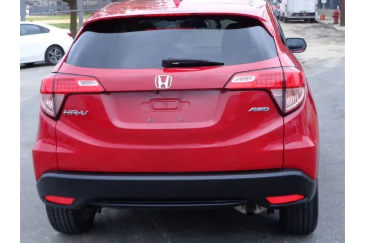 $13950 : 2017 HR-V LX image 7