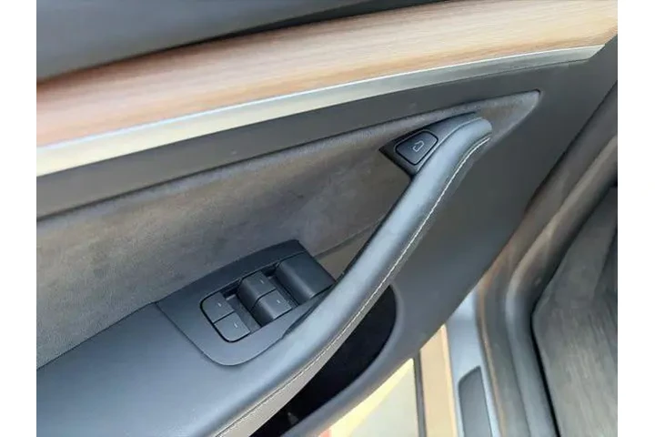 $35976 : Tesla Model Y 2024 AWD Long image 10