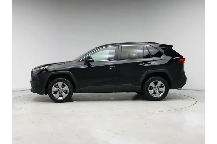 $29998 : Toyota RAV4 2023 AWD XLE 4dr image 3