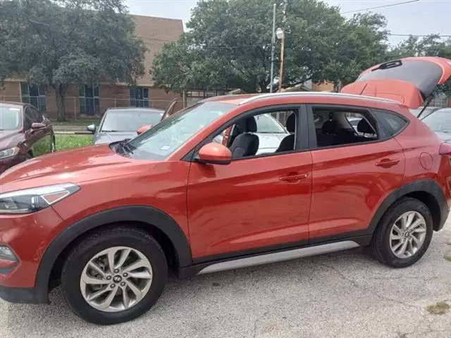 $10500 : 2017 Tucson SE image 1