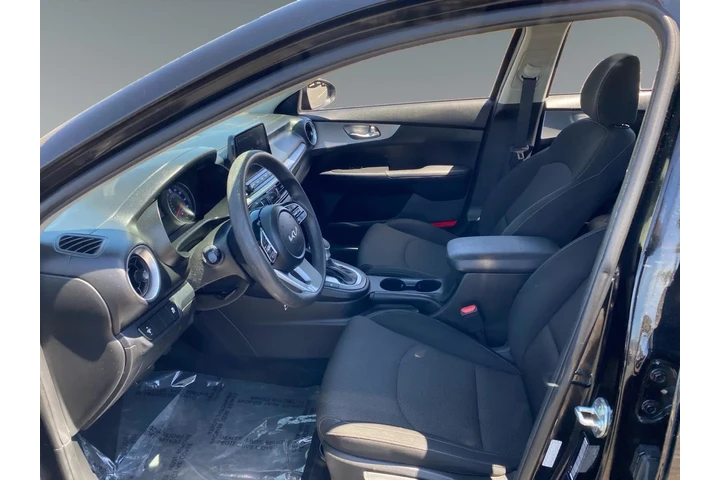 $19723 : Kia Forte 2023 LXS 4dr Sedan image 9