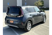 $17670 : Kia Soul 2024 LX 4dr Crossov thumbnail