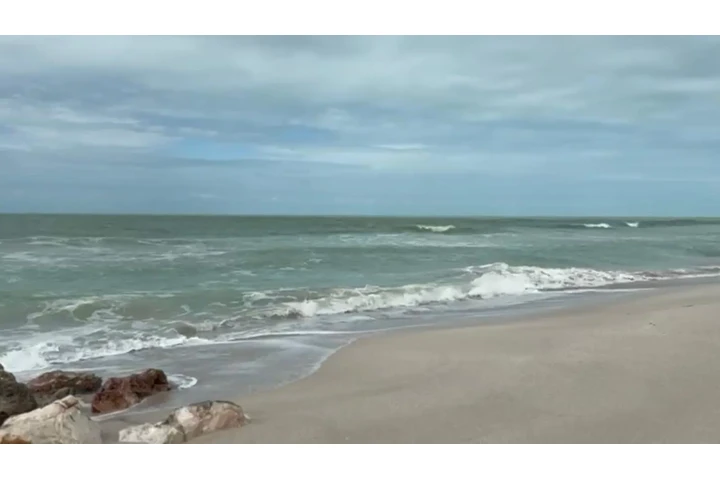 Invest in beachfront lots! image 8