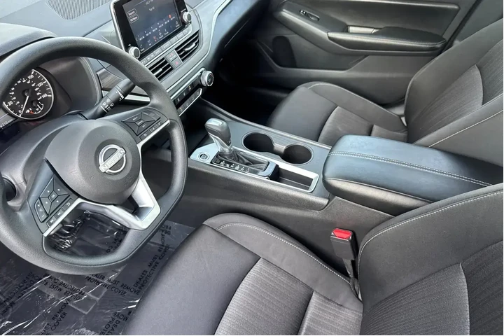 $20900 : Nissan Altima 2025 2.5 SV 4d image 9