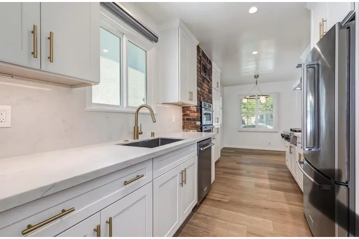 $2470 : 3 bedroom house in South Gate image 5