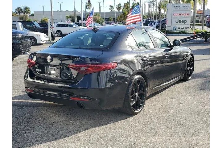 $13991 : Alfa Romeo Giulia 2019 Base image 7