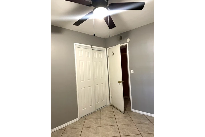 $750 : La Mirada Cuarto image 1