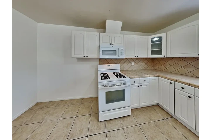 $2000 : 2 BED HOME IN W VERNON AVE LA image 5