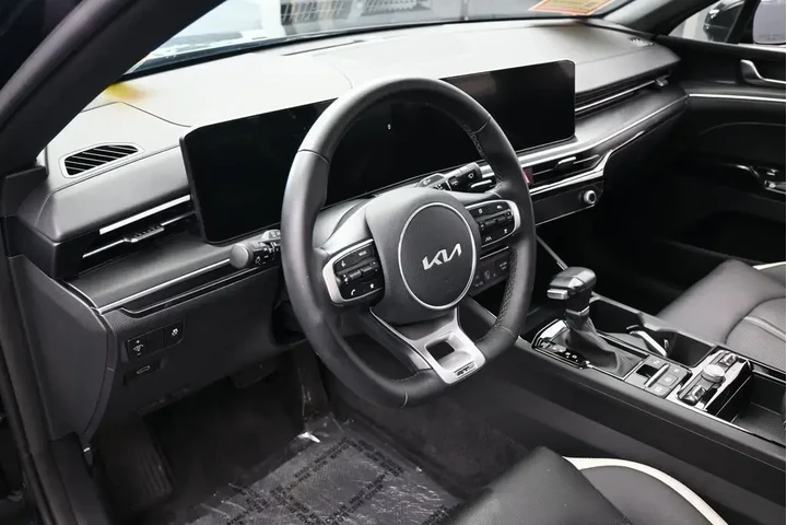 $23989 : Kia K5 2025 GT-Line 4dr Seda image 10