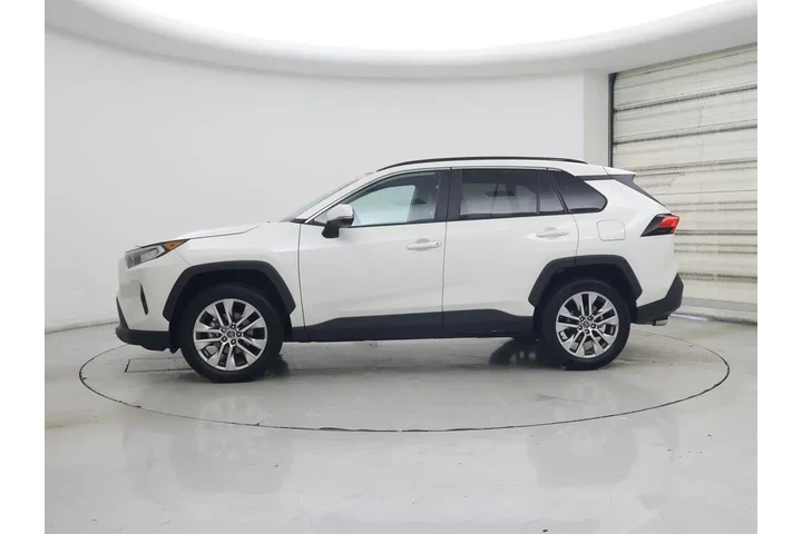 $31998 : Toyota RAV4 2021 XLE Premium image 3