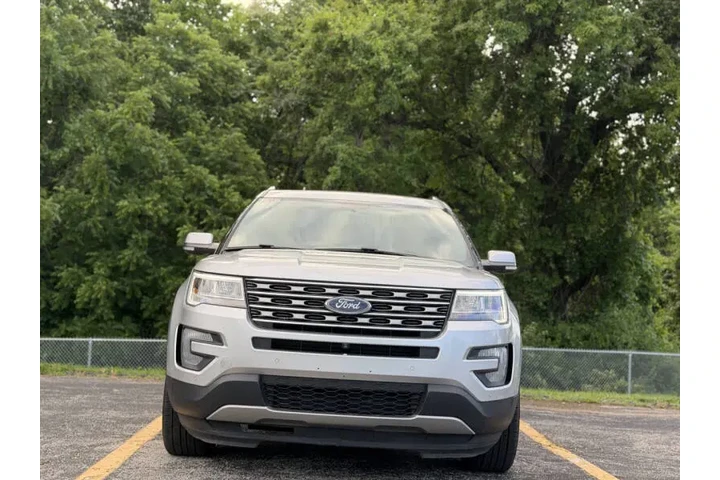 $12999 : 2017 Explorer Limited image 3