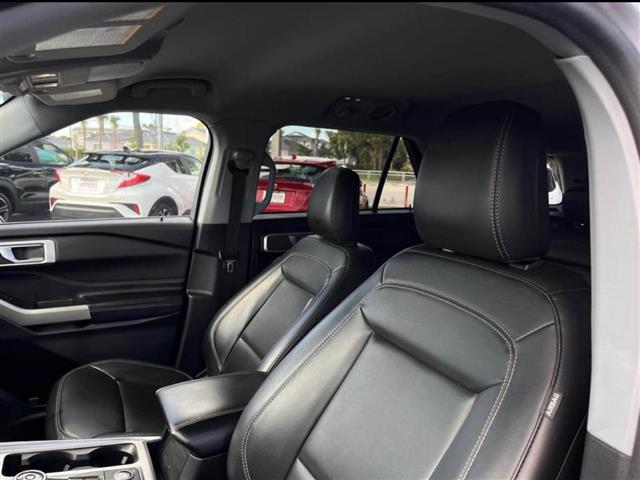 $14100 : Ford Explorer XLT 2017 image 2